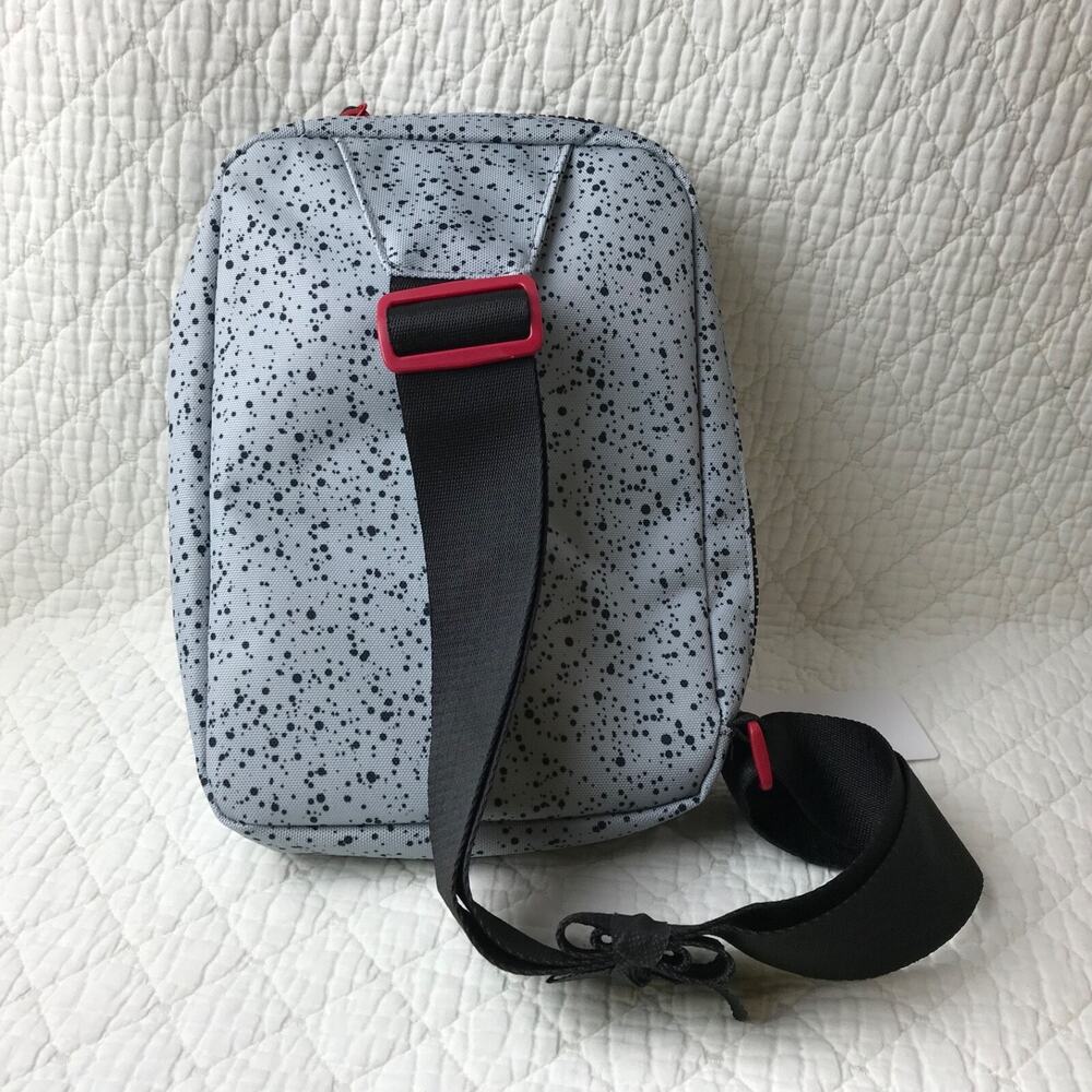 Air Jordan Hesi Crossbody Bag 3L Unisex Sling Bag Cement Grey MA0839 G0W NWT - Picture 6 of 6